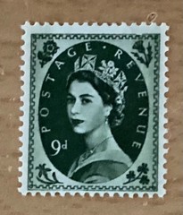 2 QEII GB 9d all MNH. s128 9.5 phosphor bands