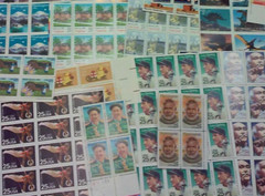Usable 90 Assorted Mixed & Multiples & Singles of 25¢ US Postage Stamps FV 22.50
