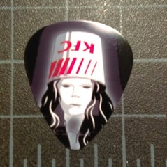 SINGLE BUCKET HEAD GUITAR PICK
