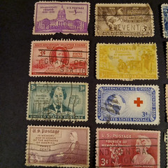 Lot of 20 Vintage 3 Cent US Stamps Used Multi-Color Historical Figures + 1 UK