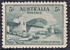 5/- Blue-Green SYDNEY HARBOUR BRIDGE *MINT HINGED* SG 143 (CV $800+)