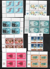 UNITED NATIONS MNH 25 INSCRIPTION BLOCKS OF 4 FLAGS EMBLEMS