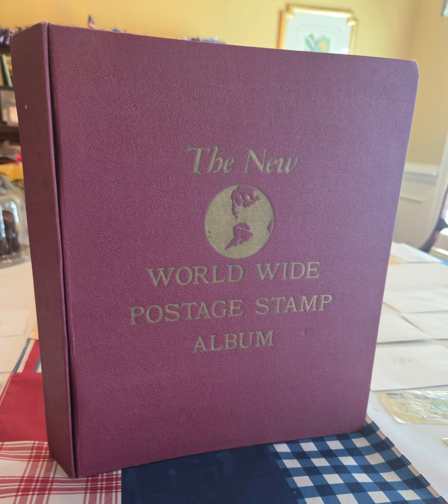 Vintage 1962 Minkus The New World Wide Postage Stamp Album & Stamps (100s)